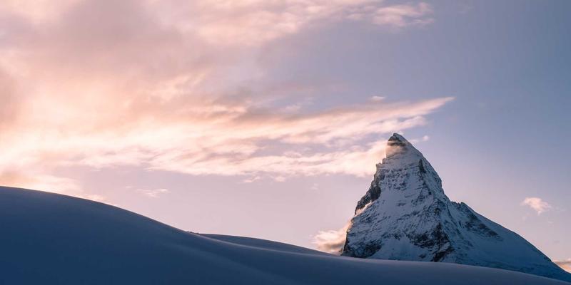 编程、软件开发与网络技术：核心差异与协同演进